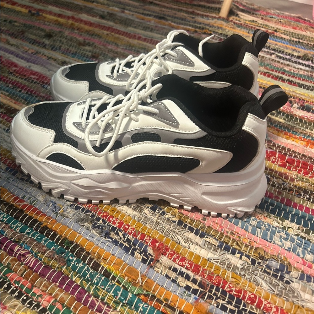 Women’s Sneakers